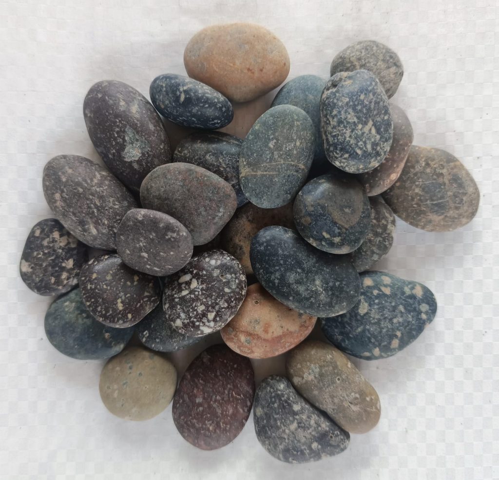 Piedra de canto rodado y arena silice